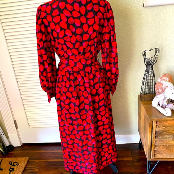 NEW!!!!! Large Who What Wear Red Leaf Pattern Dress - Picture 2 of 2